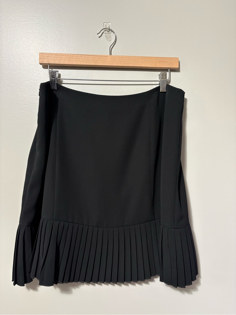 Cartise Mini Skirt Black Asymmetrical Pleated Hemline - Picture 5 of 7